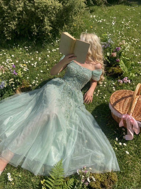 düşük omuzlu ve kristal İşlemeli su yeşili masalsı abiye düşük omuzlu ve kristal İşlemeli su yeşili masalsı abiye